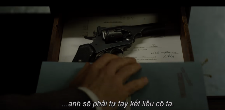 Nhưng bất ngờ đã liên tiếp xảy đến khi anh bị tổ chức giao phải kết liễu vợ mình vì bị nghi là gián điệp