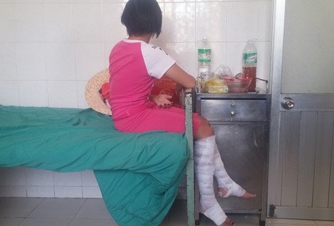 Bé gái hứa đổ xăng đốt trường để kiếm ngàn like