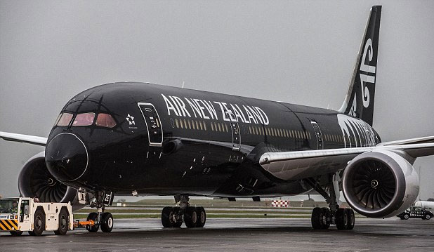 Máy bay hãng Air New Zealand rơi tự do hàng chục mét