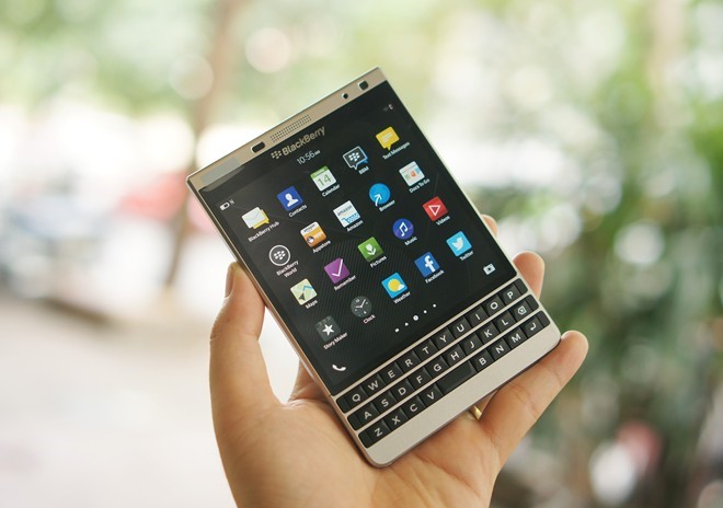 BlackBery Passport màu bạc giảm giá 4,5 triệu đồng