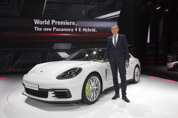 Panamera 4 E-Hybrid và siêu xe đua 911 GT3 Cup ra mắt tại Paris