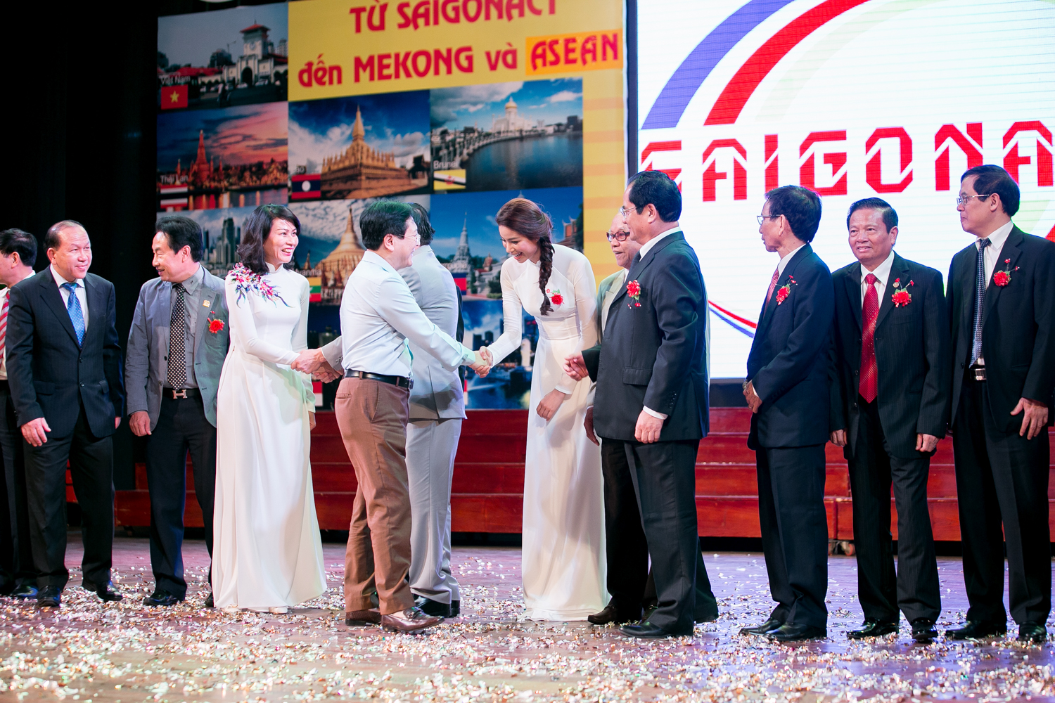 Tại chương trình, hoa hậu Phạm Hương đã chia sẻ về tầm quan trọng của việc học và trải nghiệm của tuổi trẻ trong thời buổi hiện nay. Đồng thời, cô cảm ơn mái trường Cao đẳng văn hóa, nghệ thuật và du lịch Sài Gòn đã tạo nhiều điều kiện để Phạm Hương có được như ngày hôm nay. 