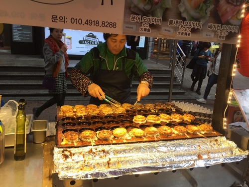 Lang thang cùng &quot;một nửa&quot; thử các món ăn vặt tại Hàn Quốc