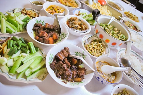 ... với những món ăn được chế biến theo phong cách Hoàng gia