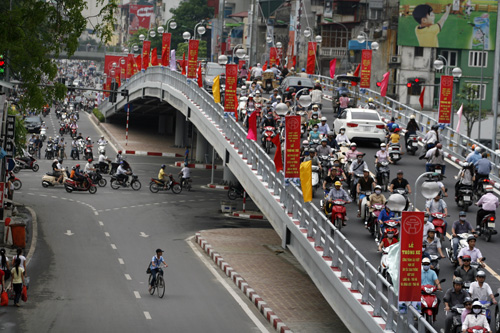 Hà Nội tạm đóng cửa cầu vượt Láng Hạ - Huỳnh Thúc Kháng