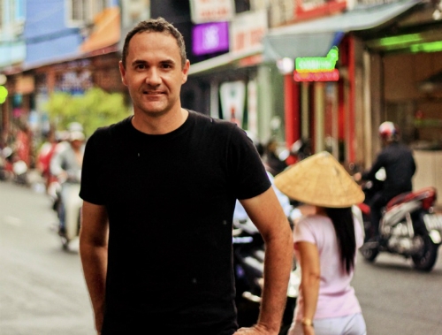 Sống tại Sài Gòn đã hơn hai năm, blogger du lịch James C. thường được bạn bè hỏi về thành phố này. James vẫn nói với mọi người rằng Hà Nội là chốn để thăm thú, trong khi Sài Gòn là nơi lý tưởng để sinh sống và làm việc. Đối với anh, Sài Gòn có những nét cuốn hút rất riêng. Ảnh: James C.