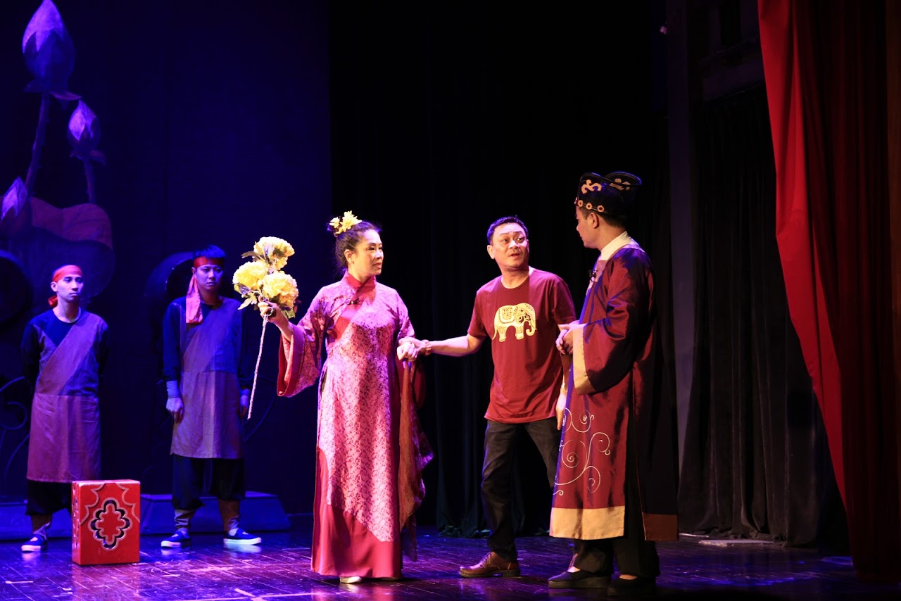 NSND Anh Tú chỉ đạo diễn xuất