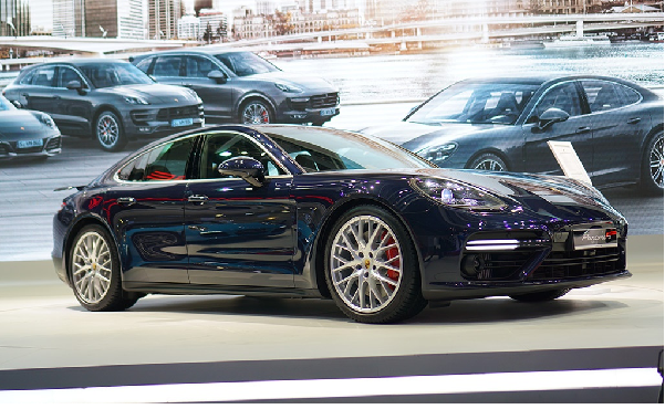 Porsche Panamera Turbo 2017 về Việt Nam giá 10,7 tỷ đồng