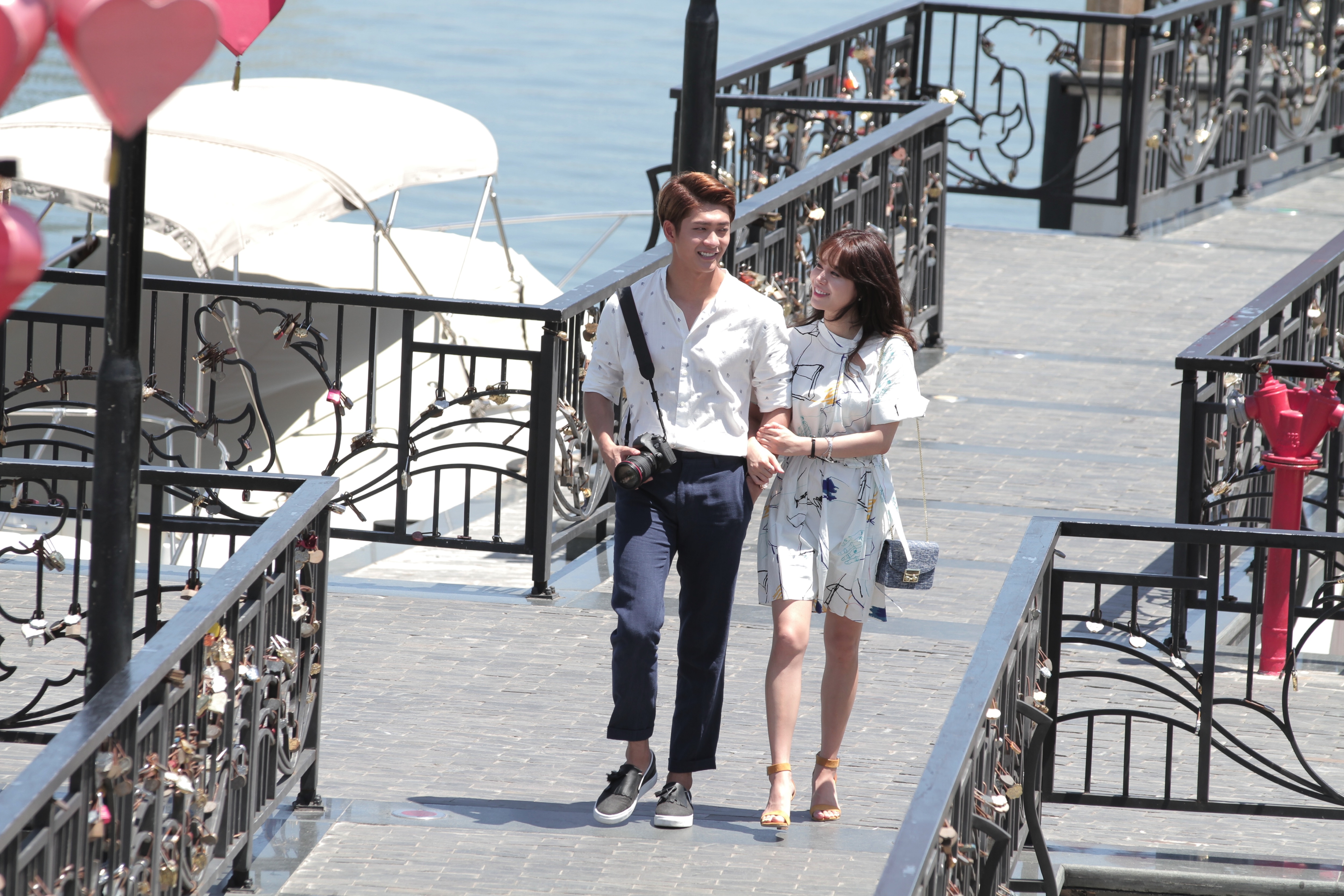 Quyết định tạm gác sự nghiệp để tiếp tục tình yêu của mình với Linh, Junsu ở lại Hà Nội và được gia đình Linh đồng ý. Những tưởng mọi chuyện sẽ kết thúc tốt đẹp thì Junsu gặp phải một biến cố lớn khiến cuộc đời anh thay đổi hoàn toàn. 