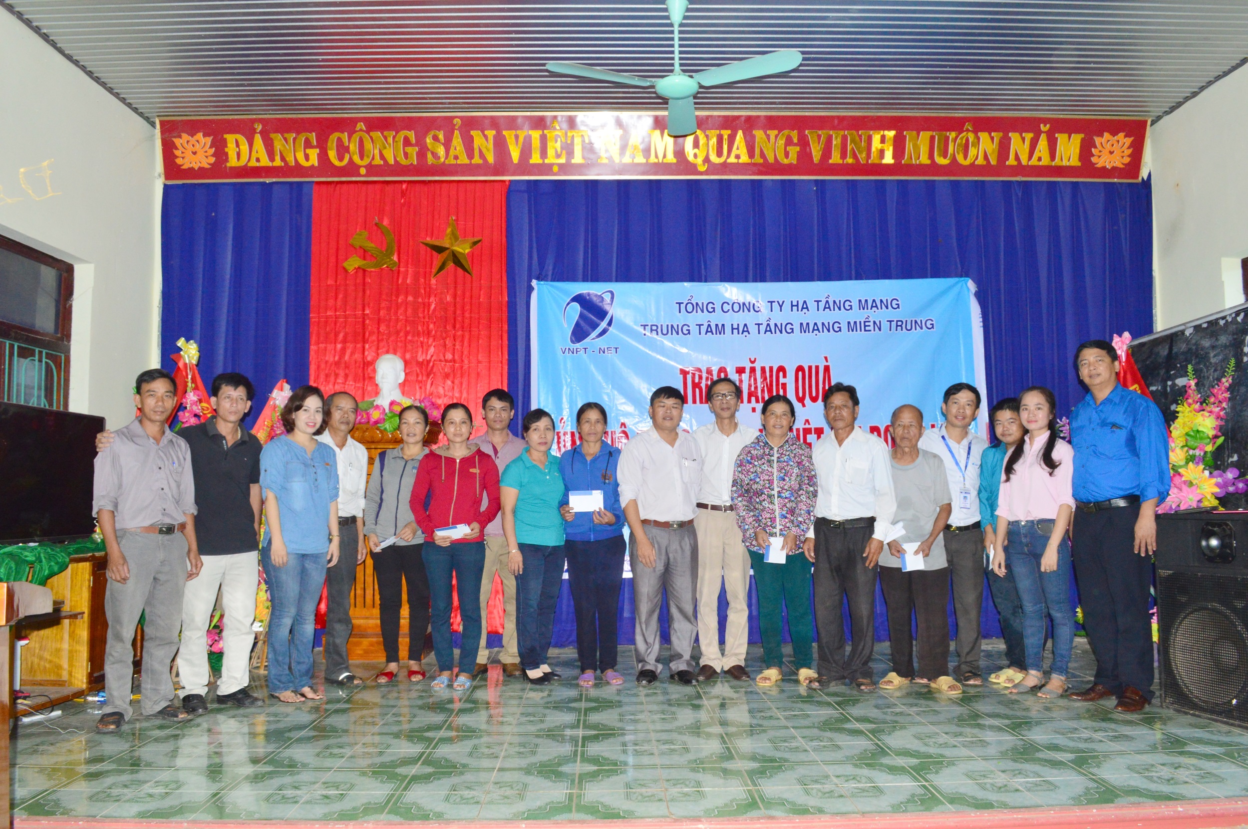 VNPT Net chung tay vì người nghèo và đồng bào lũ lụt
