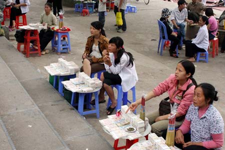 Cấm đổi tiền lẻ để hưởng chênh lệch trong lễ hội