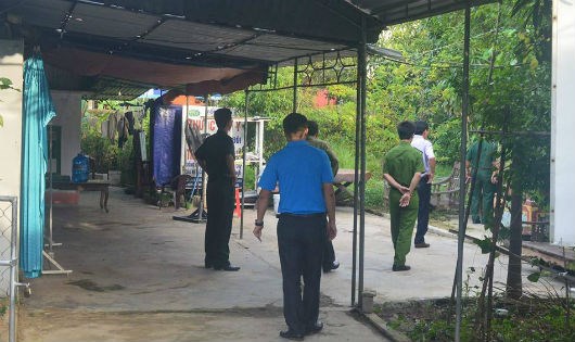 Hoảng hồn vì phát hiện bom tự chế dưới gầm giường người chết