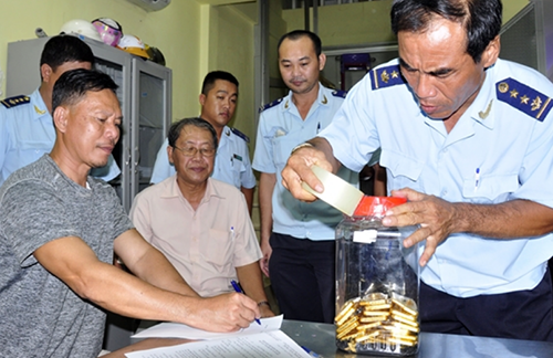 thieu-ta-campuchia-mang-500-luong-vang-lau-vao-viet-nam