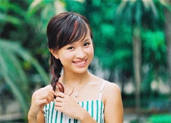 Vân Hugo  Mới đây, người hâm mộ không tin nổi vào mắt mình khi biết thông tin về nữ MC - diễn viên Vân Hugo đã bị hỏng một bên mắt và giọng đang dần mất đi. Theo đó, 14 năm trước, nữ diễn viên từng có một khoảng thời gian không nói được, bác sĩ nói rằng cô có vấn đề dây thanh quản. Đồng thời, cô cũng tiết lộ mình bị nhược thị, một bên mắt không còn nhìn thấy gì nữa.