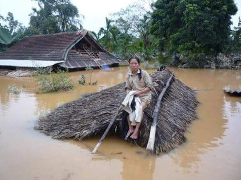 Mưa lớn, Hà Tĩnh, Quảng Bình, Quảng Trị ngập nghiêm trọng