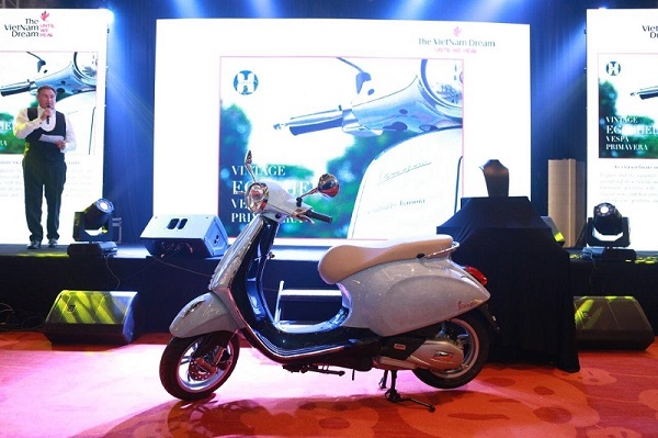 Vespa cẩn trứng được đấu giá ở mức $19,000