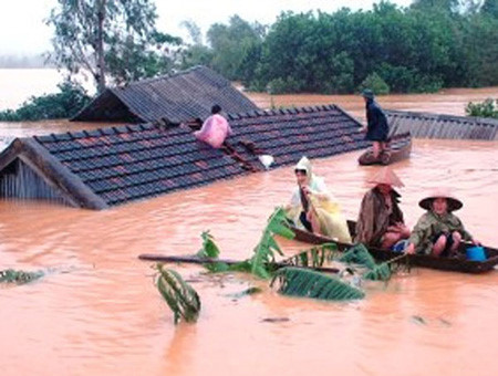 Thủ tướng chỉ đạo ứng phó mưa lũ tại miền Trung