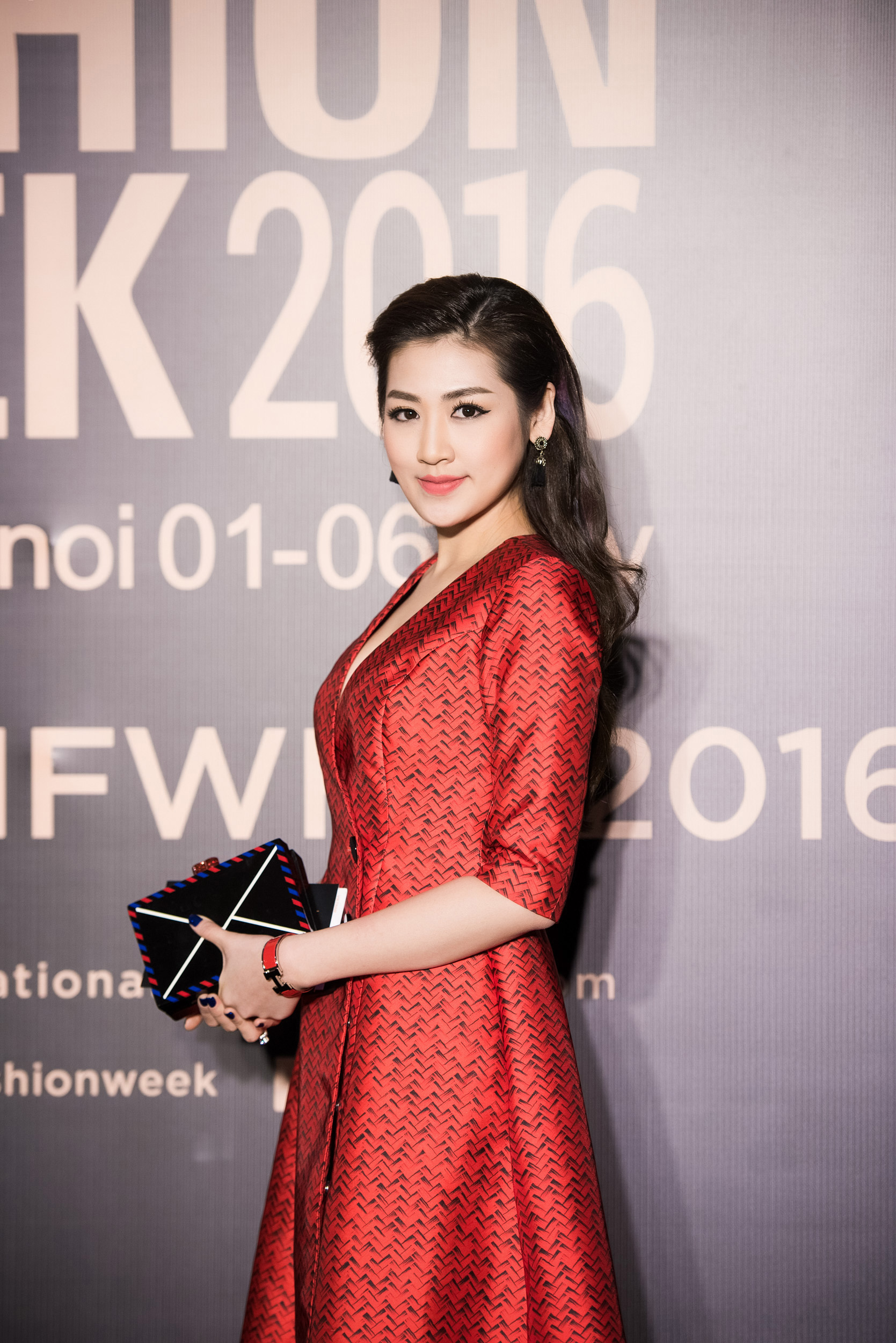 Á hậu Tú Anh