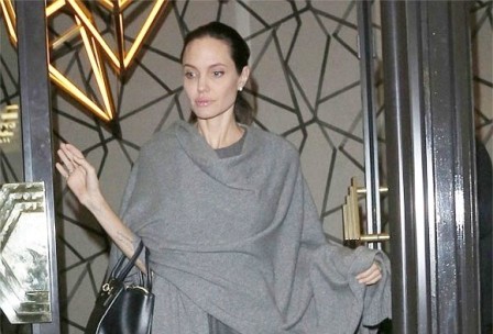 Angelina Jolie gầy gò, chỉ còn 35 kg sau ly hôn Brad Pitt