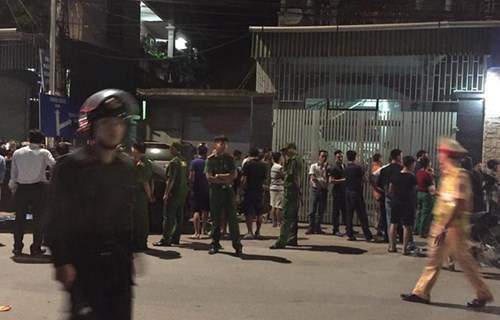 Theo đó, vào khoảng hơn 16h30’, ngày 5/11, hàng trăm chiến sĩ CA tỉnh Nghệ An và CATP Vinh bất ngờ đột nhập ngôi nhà 3 tầng của hiệu cầm đồ Bình Cương nằm trên đường Phạm Hồng Thái, TP Vinh. Tuy nhiên, tại thời điểm phát hiện thì cửa, cổng căn nhà 3 tầng này đang bị đóng kín rất khó đột nhập.