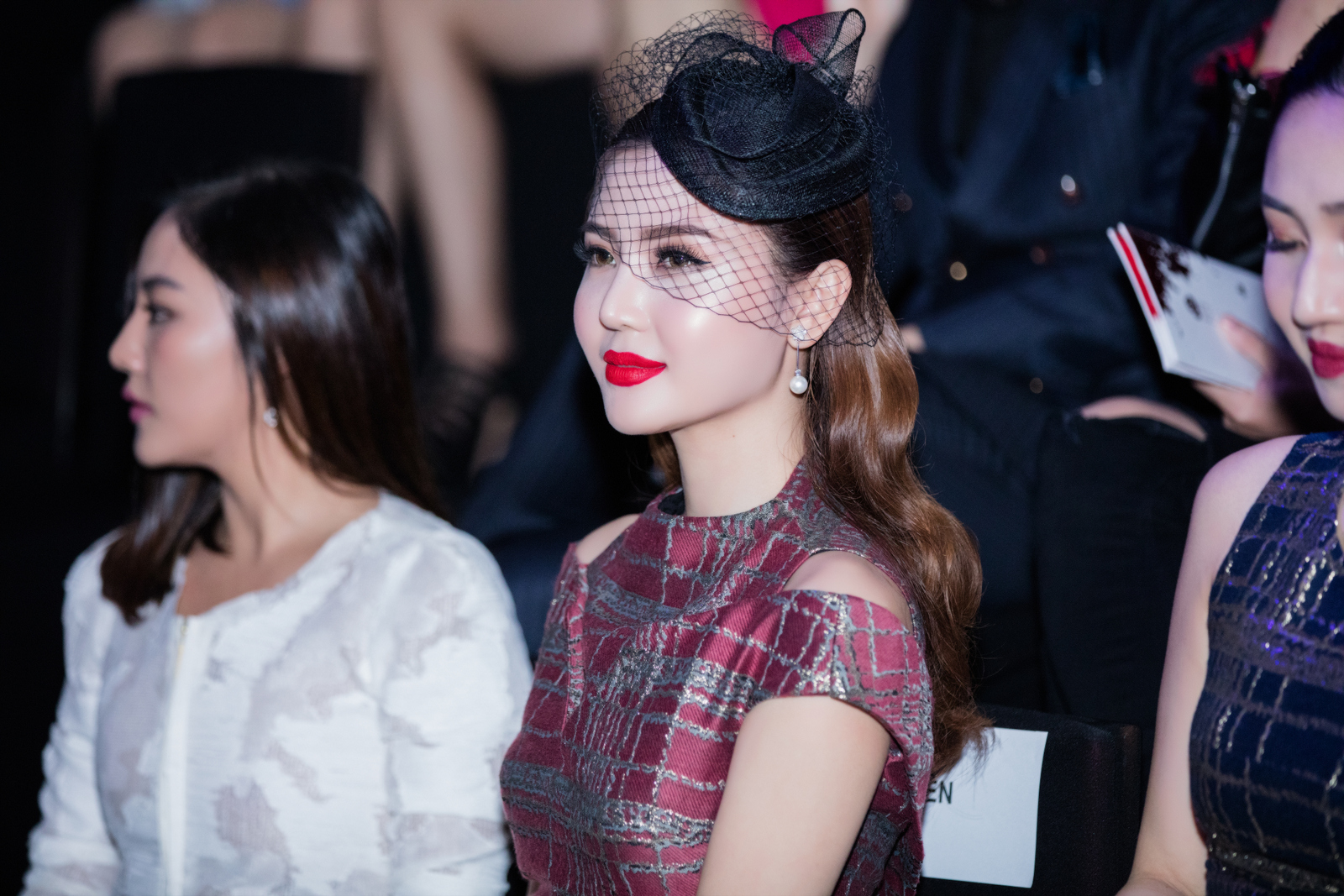 Mặc dù hiện tại Ngọc Duyên đang tất bật với rất nhiều dự án mới sau đăng quang, nhưng cô vẫn nhận lời mời đến xem chương trình.Hoa hậu Ngọc Duyên sau đó ngồi hàng ghế danh dự để xem show, cô cho biết từ lâu đã yêu mến và chọn nhiều mẫu váy của NTK Phương My để mặc. Chính vì thế, khi được mời tham dự show diễn này, Ngọc Duyên rất vui khi được tham gia, cô cũng rất bất ngờ và thích thú vì những mẫu thiết kế quá xinh đẹp, đối với cô đó là những tác phẩm nghệ thuật kỳ công.