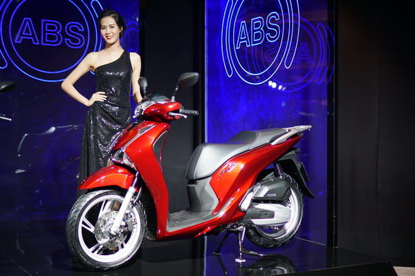 Giá Honda SH 2017 đội lên 104 triệu!