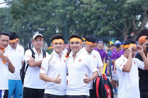 Cư dân &quot;Vin&quot; nô nức đi hội
