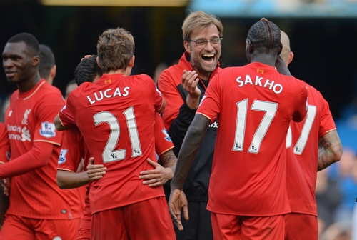 Liverpool kiếm tiền số 1, M.U &quot;đốt&quot; 1 tỷ bảng!