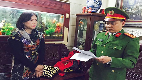 Bắt giữ giám đốc công ty hút cát trái phép trên sông Hồng