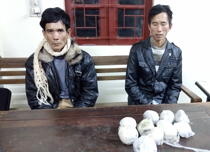 Bắt quả tang hai đối tượng đang vận chuyển ma túy