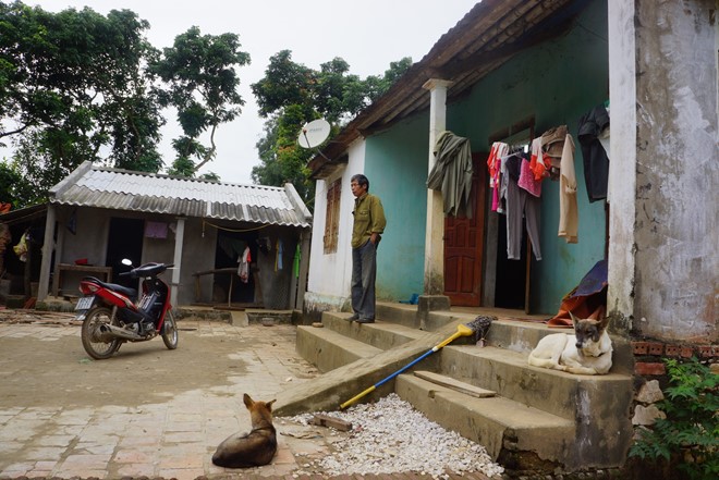 Dù nhớ con nhưng vì gia cảnh khó khăn, lại già yếu khiến ông Hán không có cách nào để gặp được con gái. Ảnh: Nguyễn Dương.