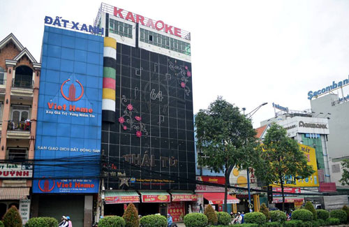 Tp. Hồ Chí Minh: Ngập tràn biển quảng cáo khủng bịt kín mặt tiền