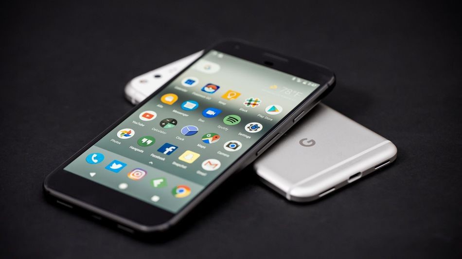 Hacker mũ trắng xâm nhập google Pixel sau 60 giây