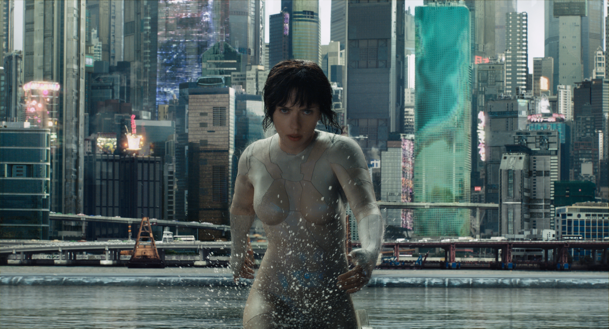 &quot;Đả nữ&quot; Scarlett Johansson đẹp nuột nà trong siêu phẩm mới