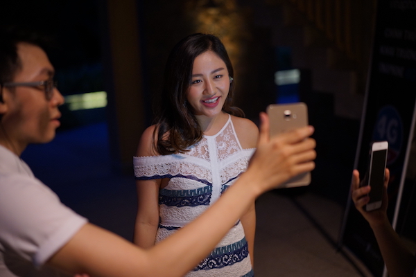 Ngay trong lễ khai trương dịch vụ, VNPT VinaPhone đã thực hiện livestream với ca sĩ Văn Mai Hương và đã thực sự khiến khách quan tham dự lễ khai trương khá bất ngờ bởi chất lượng âm thanh, hình ảnh gần như không khác biệt so với nghe live.