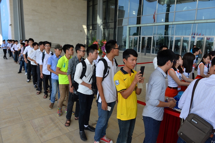 Sự kiện thu hút sự tham gia của 2.000 khách mời là các phóng viên trong và ngoài nước, những người yêu công nghệ tại Việt Nam.