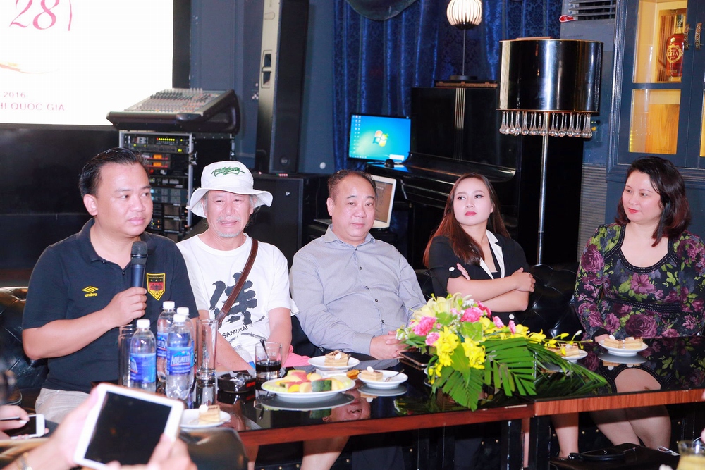 Ekip sản xuất thông tin về chương trình