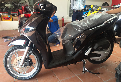 Honda SH 2017 đội giá lên 108 triệu đồng