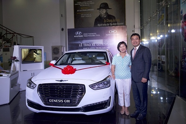 Nữ golf thủ trúng Genesis G90