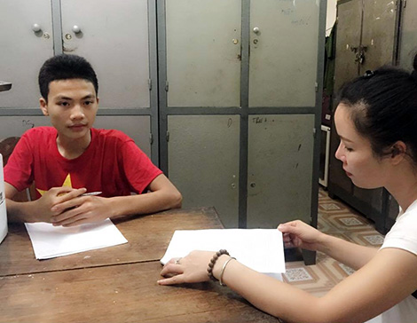 PV Chuyên đề CSTC tiếp xúc với đối tượng Nguyễn Huy Dương.