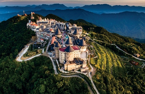 Cùng phượt thủ xuyên qua hai tầng mây đến với Bà Nà Hills