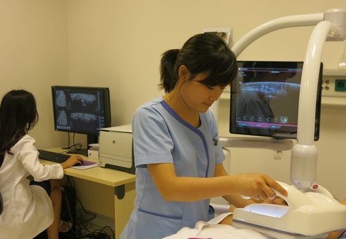 Hình ảnh siêu âm Invenia ™ ABUS mở rộng khả năng quan sát, giúp bác sĩ phân biệt các mô và nhìn thấy các khối u vú rõ ràng hơn.
