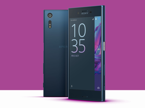 Sony Xperia XZ sở hữu thiết kế với độ hoàn thiện cao. Bên cạnh những nâng cấp về cấu hình, camera cũng rất được người dùng chú ý. Máy sở hữu 4 màu sắc thời trang là đen, xanh, bạc và hồng. Màn hình vẫn là điểm nhấn của các máy Sony với tấm nền TRILUMINOS™ kích thước 5.2 inch. Tuy độ phân giải vẫn duy trì ở FullHD nhưng nó giúp các sản phẩm của Sony tiết kiệm pin hơn và có thời gian sử dụng lâu hơn. Sony dành cho chiếc smartphone này bộ vi xử lý với chip Snapdragon 820 4 nhân 64-bit đi kèm với chip đồ họa Adreno 530 cùng 3 GB RAM và 64 GB bộ nhớ trong.