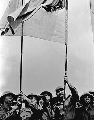 Ông Fidel Castro thăm Việt Nam hồi tháng 10/1973. Ảnh Reuters