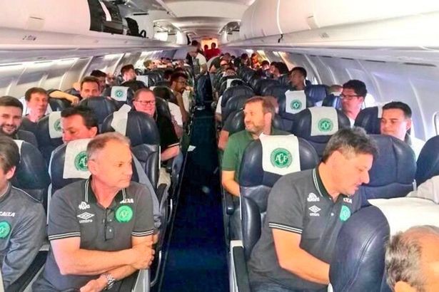 Các thành viên của đội Chapecoense trên máy bay. Ảnh: Twitter. 