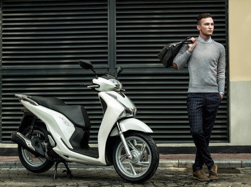 Honda SH 2017 sang trọng, đẳng cấp với người mẫu ngoại