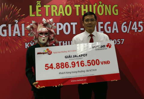 Người phụ nữ đeo mặt nạ lĩnh 55 tỷ đồng xổ số