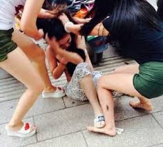 Cùng Bí thư xã vào nhà nghỉ, nữ hiệu phó bị chồng &quot;tóm gọn&quot;