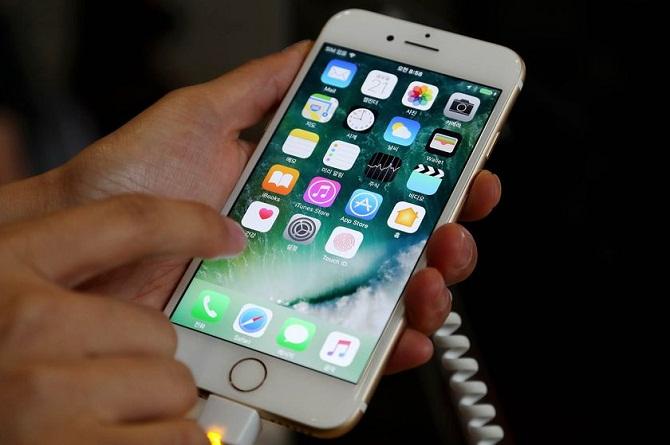 Các nhà sản xuất màn hình OLED liệu có đáp ứng nổi Apple?