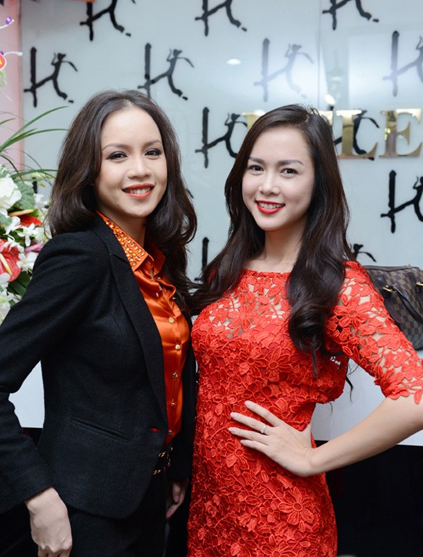 Những ngày mới tham gia showbiz, Vũ Ngọc Anh có gương mặt bầu bĩnh, vóc dáng rất giống Á hậu Ngọc Oanh.